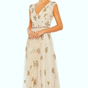 NEW luxurious Mac Duggal Gown SZ 24